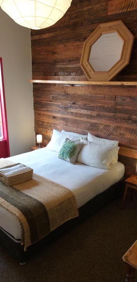 Treehouse Patagonia Hostel Puerto Natales Exterior photo