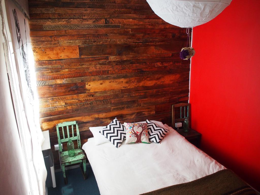 Treehouse Patagonia Hostel Puerto Natales Exterior photo