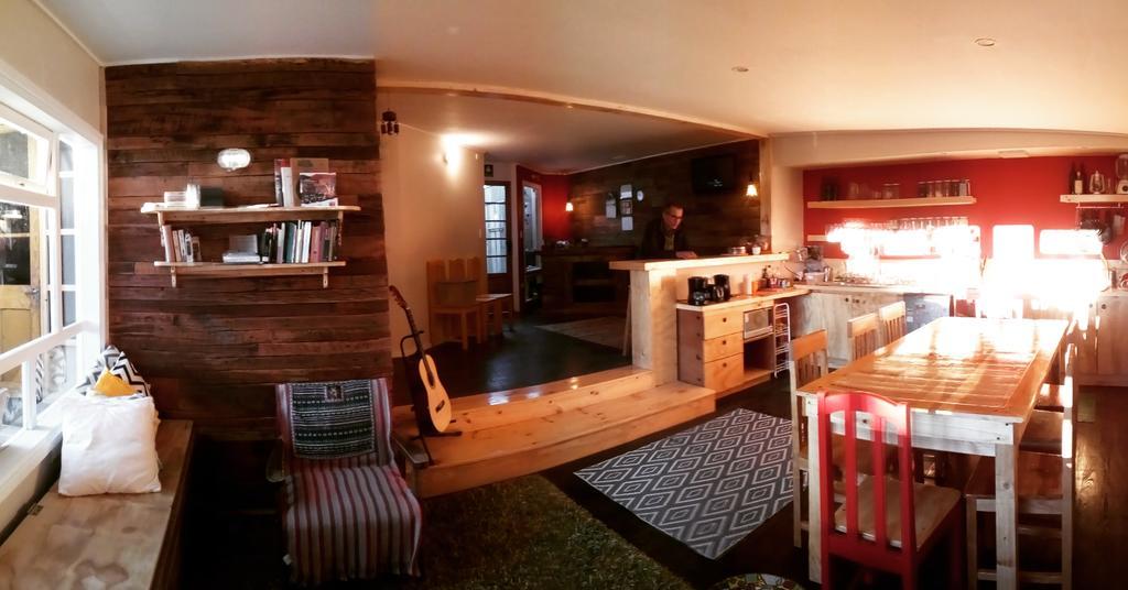 Treehouse Patagonia Hostel Puerto Natales Exterior photo