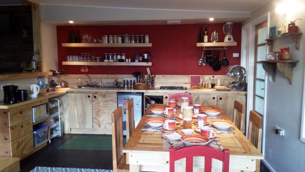 Treehouse Patagonia Hostel Puerto Natales Exterior photo